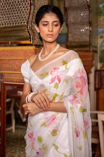 Geroo Jaipur_White Chiffon Off-shoulder Handpainted Pre-draped Saree And Blouse Set _Online