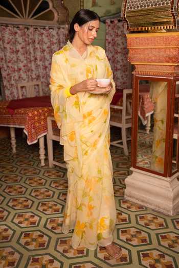 Shop_Geroo Jaipur_Yellow Chiffon Round Neck Handpainted Draped Saree With Blouse 