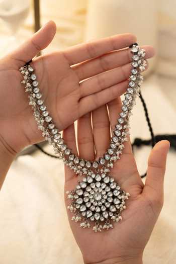 Shop_Do Taara_Silver Plated Kundan Floral Motif Pendant Necklace _at_Aza_Fashions