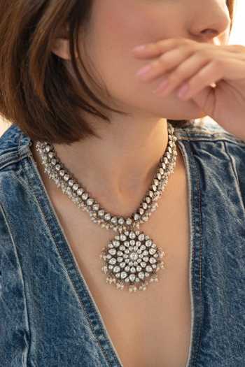 Do Taara_Silver Plated Kundan Floral Motif Pendant Necklace _at_Aza_Fashions