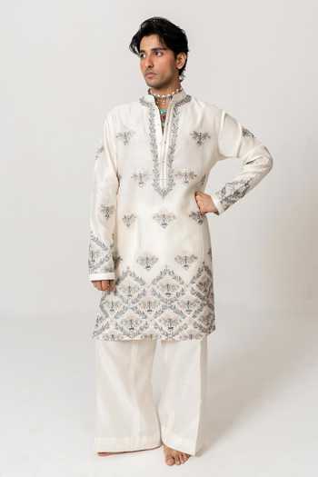 Buy_Wabi Sabi By Anshum-Ritesh_Ivory Chanderi Phool Jaali Embroidered Kurta With Pant _at_Aza_Fashions