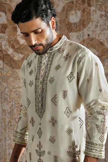 Asuka_Ivory Chanderi Silk Embroidered Kurta Set _at_Aza_Fashions