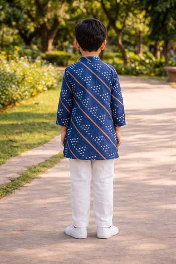 Shop_Pankhuri By Priyanka_Blue Cotton Diagonal Bandhej Stripe Print Kurta Set _at_Aza_Fashions