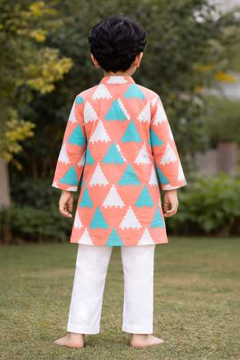 Shop_Pankhuri By Priyanka_Peach Cotton Triangle Print Kurta Set _at_Aza_Fashions
