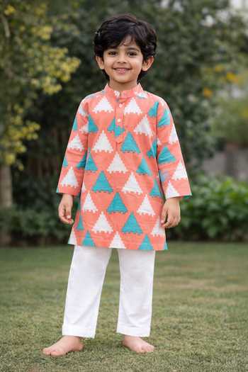 Buy_Pankhuri By Priyanka_Peach Cotton Triangle Print Kurta Set _at_Aza_Fashions