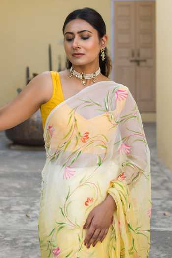 Geroo Jaipur_Yellow Chiffon, Jacquard Floral Pattern Saree With Unstitched Blouse Fabric _Online