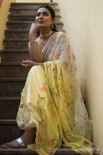 Geroo Jaipur_Yellow Chiffon, Jacquard Floral Pattern Saree With Unstitched Blouse Fabric 