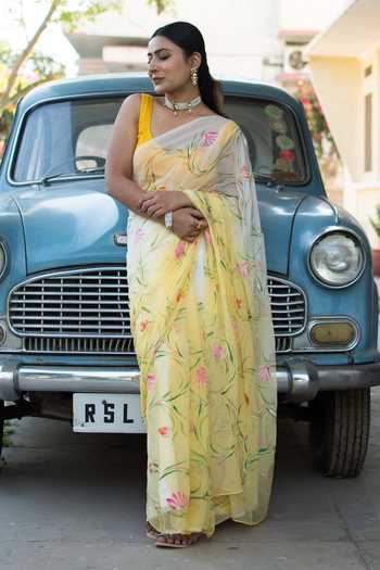 Geroo Jaipur_Yellow Chiffon, Jacquard Floral Pattern Saree With Unstitched Blouse Fabric 