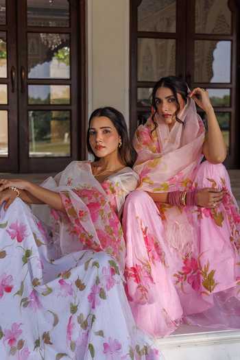 Buy_Geroo Jaipur_Pink Chiffon, Jacquard, Organza Foil Printing Flower Hand Painted Lehenga Set 