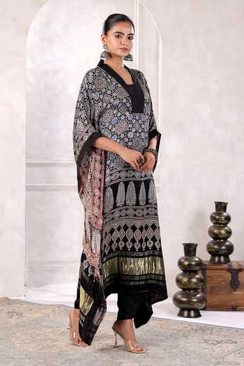 Buy_Geroo Jaipur_Black Silk Embroidery V-neck Floral Block Print Kaftan With Pant 