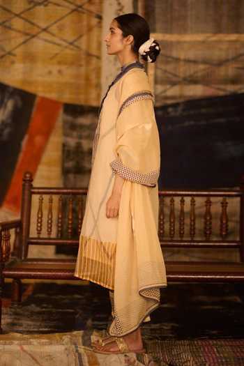 Buy_BANANA labs_Blue Cotton, Denim, Kota Doria Round Neck, Yes Geometric Stripe Print Kurta Set _Online_at_Aza_Fashions