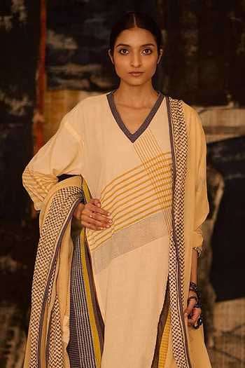 BANANA labs_Off White Cotton, Denim, Kota Doria V-neck Hand Block Print Kurta Set _Online_at_Aza_Fashions
