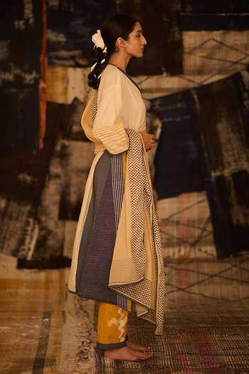 Shop_BANANA labs_Off White Cotton, Denim, Kota Doria V-neck Hand Block Print Kurta Set _Online_at_Aza_Fashions