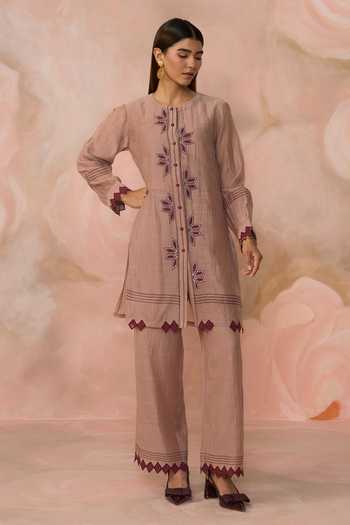 Buy_Kahani Lush_Grey Chanderi Round Neck Hand Embroidered Kurta And Pant Set _at_Aza_Fashions