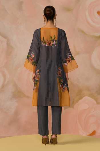 Shop_Kahani Lush_Grey Cotton Round Neck, Yes Hand Embroidered Kurta Set _at_Aza_Fashions