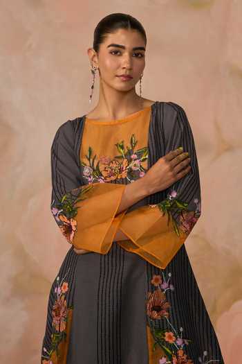 Kahani Lush_Grey Cotton Round Neck, Yes Hand Embroidered Kurta Set _Online