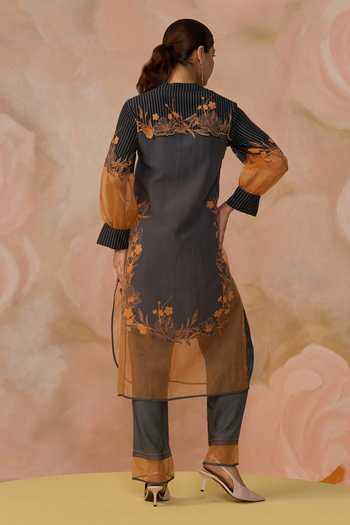 Shop_Kahani Lush_Grey Cotton Split V-neck, Yes Hand Embroidered Kurta Set _at_Aza_Fashions
