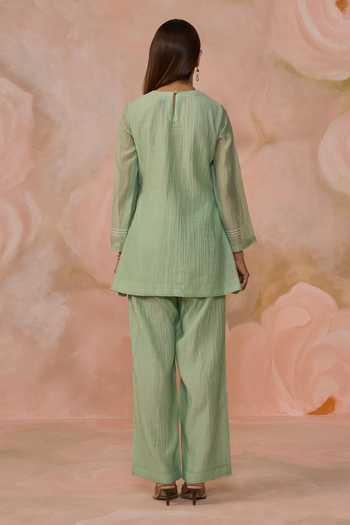 Shop_Kahani Lush_Green Chanderi Round Neck, Yes Hand Embroidered Kurta And Pant Set _at_Aza_Fashions