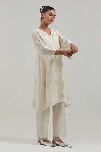 Buy_Kora_Off White Silk, Chanderi, Cotton V-neck, Yes Kurta And Pant Set _Online_at_Aza_Fashions