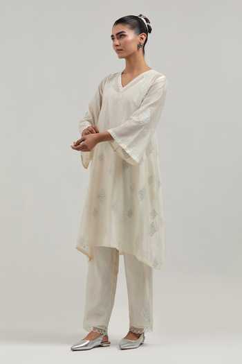 Shop_Kora_Off White Silk, Chanderi, Cotton V-neck, Yes Kurta And Pant Set _Online_at_Aza_Fashions