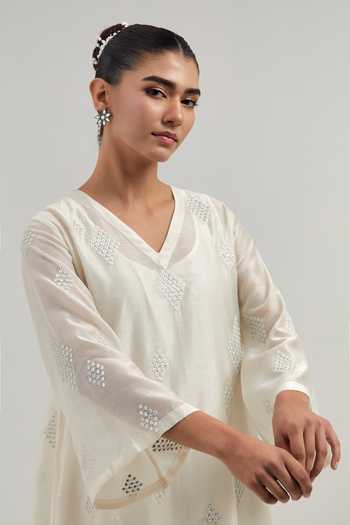 Buy_Kora_Off White Silk, Chanderi, Cotton V-neck, Yes Kurta And Pant Set 