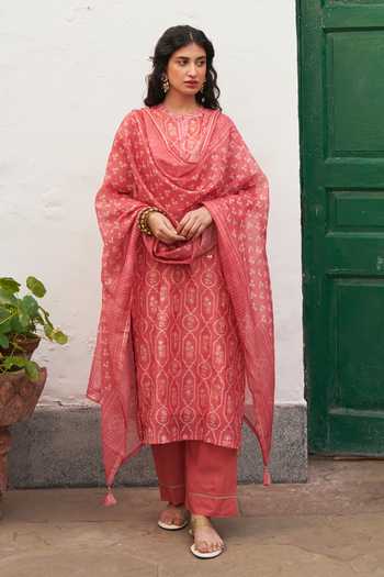 Buy_Karaj Jaipur_Pink Cotton, Chanderi Round Neck Soft Coral Print Kurta Set _at_Aza_Fashions