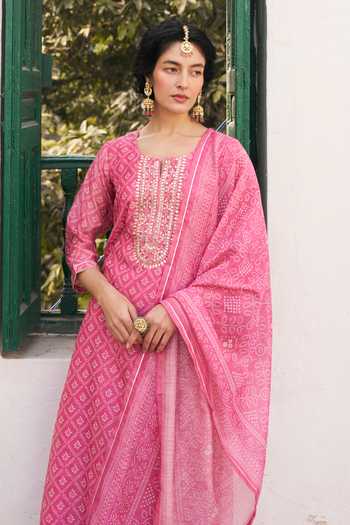 Karaj Jaipur_Pink Chanderi, Cotton Round Neck, Yes Geometric Print Kurta Pant Set _at_Aza_Fashions