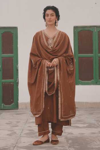 Buy_Karaj Jaipur_Brown Chanderi V-neck Placement Embroidered Kurta Set _Online_at_Aza_Fashions