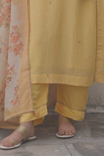 Karaj Jaipur_Yellow Chanderi, Shantoon V-neck, Yes Neckline Embroidered Kurta Set _Online_at_Aza_Fashions