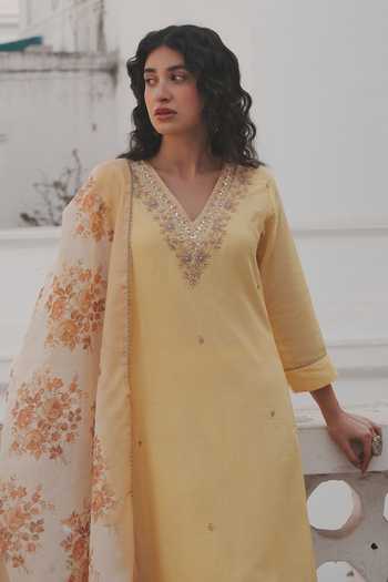 Karaj Jaipur_Yellow Chanderi, Shantoon V-neck, Yes Neckline Embroidered Kurta Set _at_Aza_Fashions
