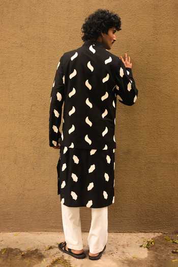 Dev Ki Raha_Black Silk, Tencel Embroidery Gali Ghalib Scattered Motifs Bundi And Kurta Set _Online_at_Aza_Fashions
