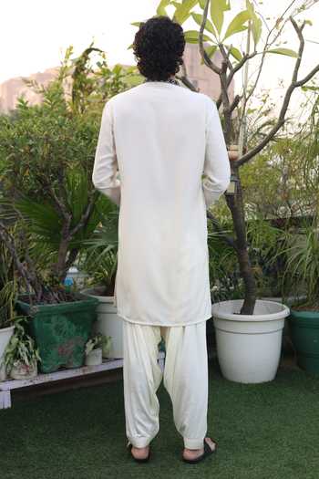Shop_Dev Ki Raha_White Riwaayat Embroidered Placket Kurta Set _at_Aza_Fashions