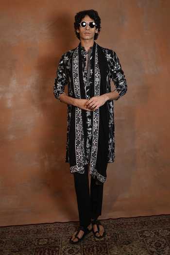 Buy_Dev Ki Raha_Black Georgette Maharaaz Embroidered Kurta Set With Stole _at_Aza_Fashions