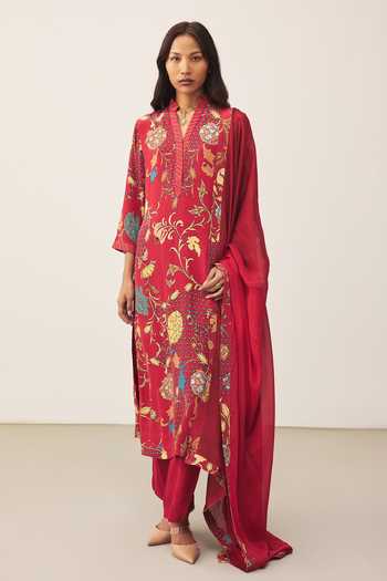 Buy_Ritu Kumar_Red Viscose, Crepe, Rayon V-neck Floral Print Kurta Set _at_Aza_Fashions