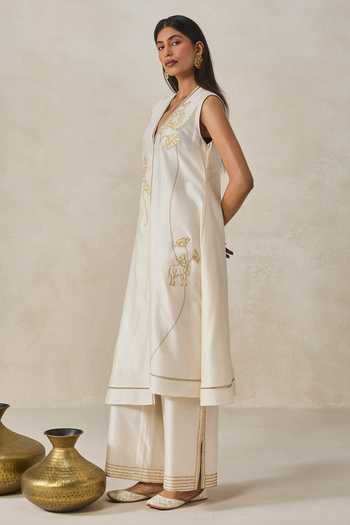 Buy_Nitika Gujral_Ivory Chanderi Applique V-neck, Yes Kurta With Palazzo _Online_at_Aza_Fashions