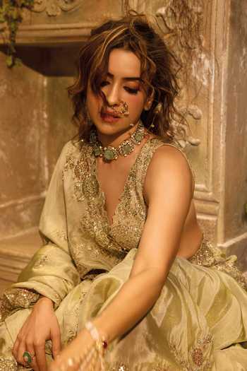 Buy_Osaa By Adarsh_Olive Green Tissue Sweetheart Neck Saree With Embroidered Blouse _Online