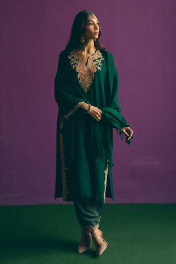 Buy_Mirasa_Green Wool Split V-neck Fariah Embroidered Kurta Set _at_Aza_Fashions