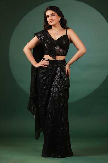 Buy_B'Infinite_Black Lycra Sequins Sweetheart Neck Eclipse Pre Draped Saree Set _at_Aza_Fashions