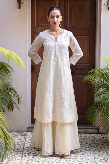 Buy_Label Nimbus_Ivory Chanderi Split V-neck, Yes Lucknowi Embroidered Kurta With Skirt _at_Aza_Fashions