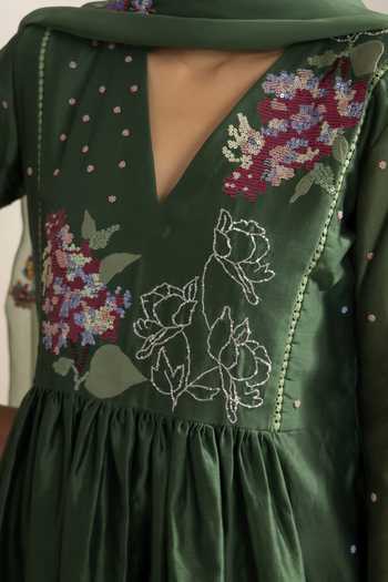 Shop_Radha Sharma_Green Chanderi, Organza V-neck Floral Placement Embroidered Kurta Set _Online_at_Aza_Fashions