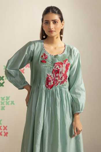 Radha Sharma_Green Chanderi Scoop Neck Floral Embroidered Pleated Dress _Online_at_Aza_Fashions