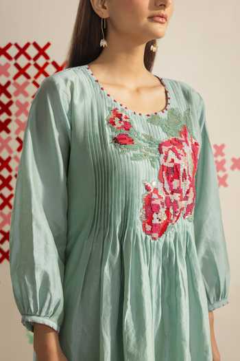 Buy_Radha Sharma_Green Chanderi Scoop Neck Floral Embroidered Pleated Dress _Online_at_Aza_Fashions