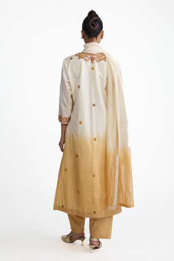 Shop_Naina Jain_Beige , Organza Split V-neck Bandhani Ombre Kurta Set _at_Aza_Fashions