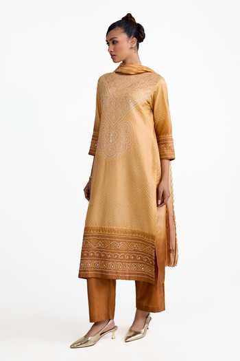 Buy_Naina Jain_Beige , Organza Round Neck Bandhani Pure Ombre Kurta Set _at_Aza_Fashions