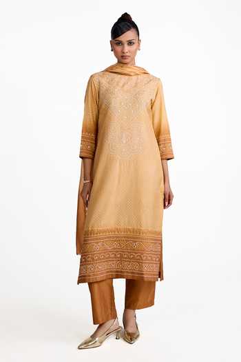 Naina Jain_Beige , Organza Round Neck Bandhani Pure Ombre Kurta Set _Online_at_Aza_Fashions