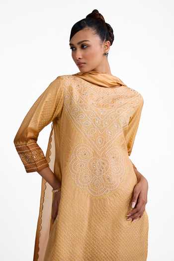 Buy_Naina Jain_Beige , Organza Round Neck Bandhani Pure Ombre Kurta Set _Online_at_Aza_Fashions