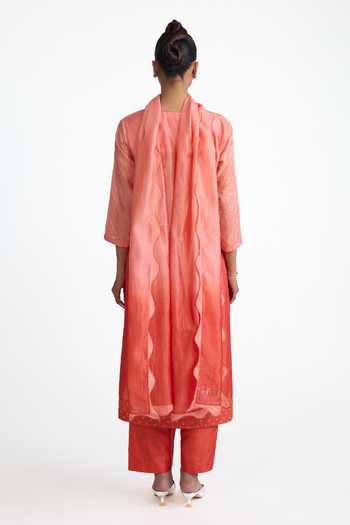 Shop_Naina Jain_Peach , Organza V-neck Pure Bandhani Ombre Kurta Set _at_Aza_Fashions