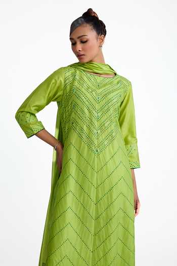Naina Jain_Lime , Organza Round Neck, Yes Bandhani Chevron Pattern Kurta Set _Online_at_Aza_Fashions