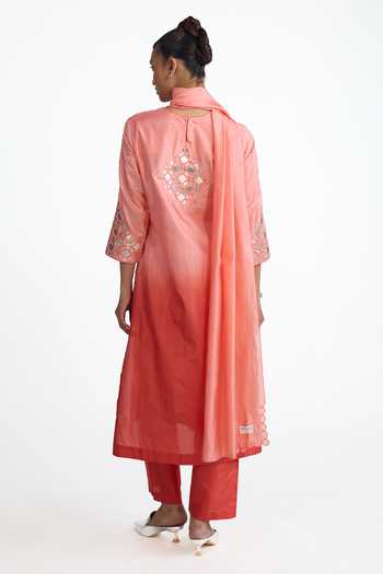 Shop_Naina Jain_Peach , Organza Round Neck Gota Embroidered Kurta Set _at_Aza_Fashions