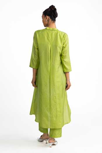 Shop_Naina Jain_Green Silk V-neck Bandhani Maze Kurta And Pant Set _at_Aza_Fashions